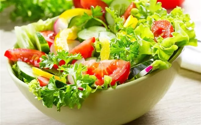Chế độ ăn nhiều rau xanh giúp giảm mỡ máu, giảm tình trạng hẹp mạch vành.webp
